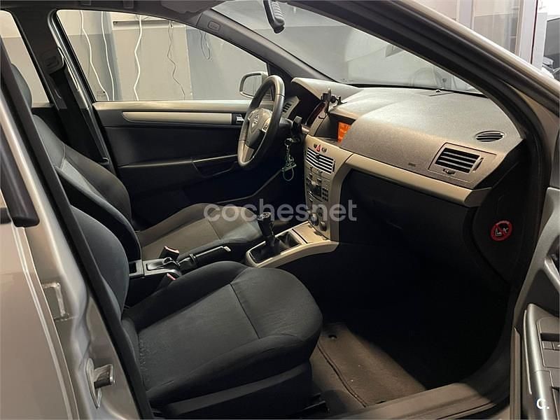 Usado Opel Astra Enjoy 105 CV (77 kW) 2007 Gris / plata Berlina
