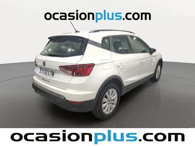 Usado Seat Arona Style Plus 110 CV (80 kW) 2021 Blanco SUV