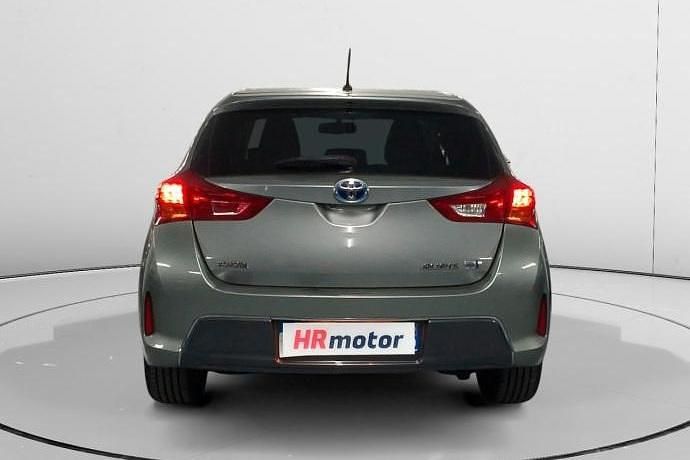 Usado Toyota Auris Hybrid 136 CV (100 kW) 2015 Gris Utilitario