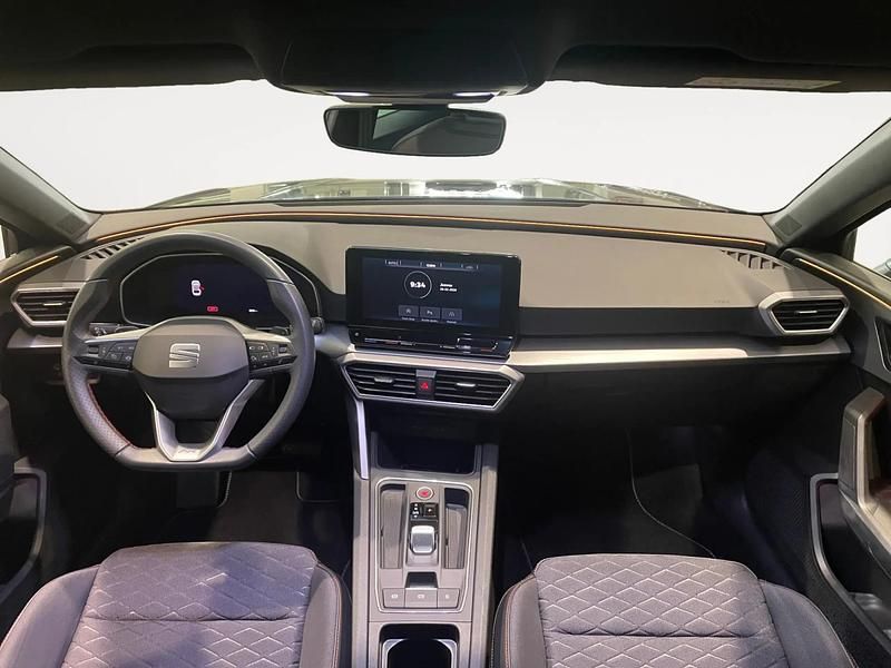 Usado Seat Leon FR 150 CV (110 kW) 2024 Gris/plata