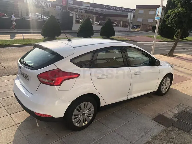 Usado Ford Focus Trend 120 CV (88 kW) 2015 Blanco Berlina