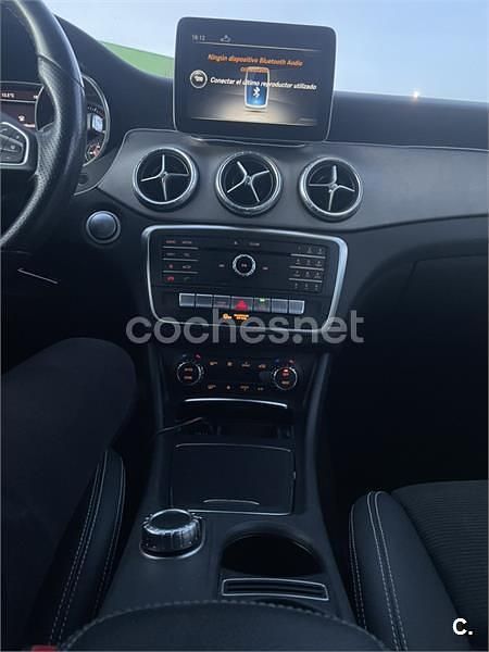 Usado Mercedes CLA220 Shooting Brake 177 CV (130 kW) 2017 Gris / plata Familiar