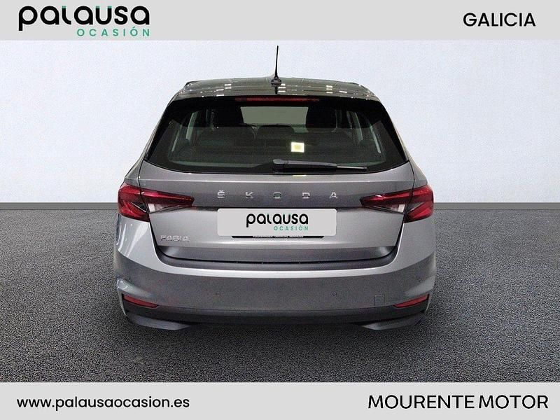 Usado Skoda 110 R Style 110 HP (80 kW) 2022 Cinzento Sedan