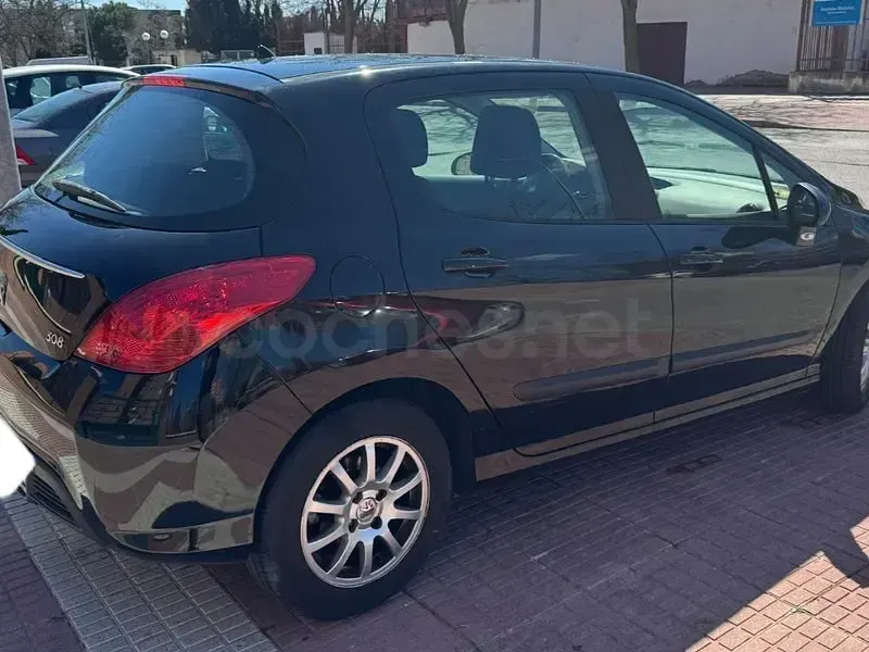 Usado Peugeot 308 Access 92 CV (67 kW) 2012 Negro Berlina