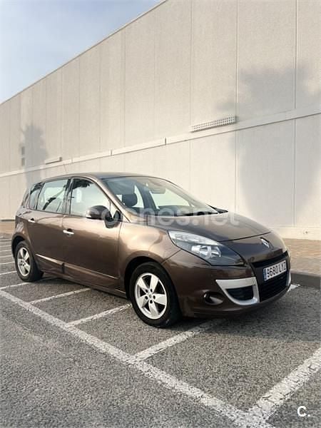 Marrón Usado 2010 Renault Scénic III Dynamique Monovolumen | 5550 € (Precio justo) - Imagen 1/4