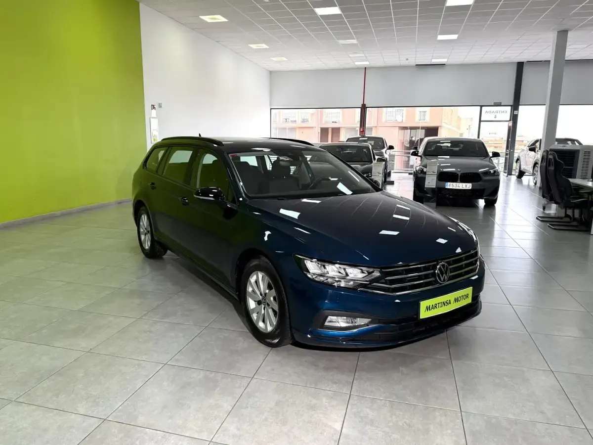 Usado VW Passat Business 122 CV (89 kW) 2021 Azul Familiar