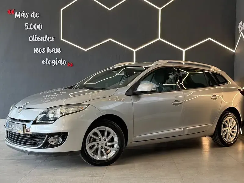 Usado Renault Mégane GrandTour 110 CV (80 kW) 2012 Gris / plata Familiar