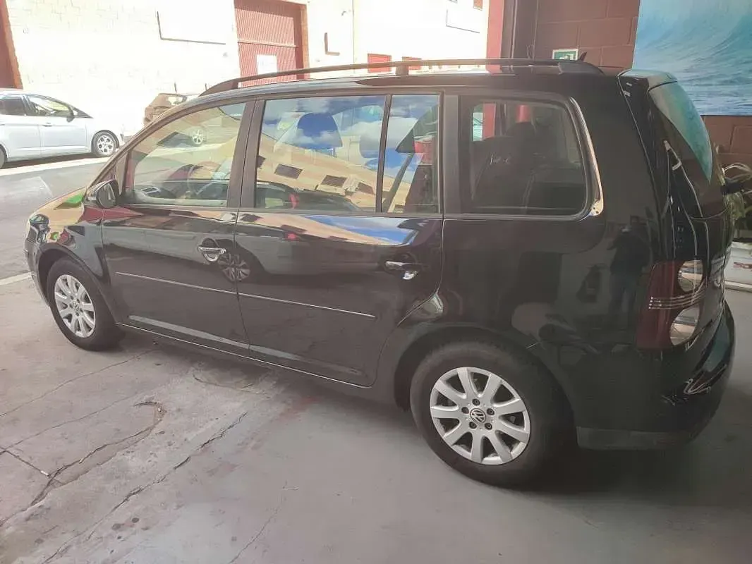 Usado VW Touran Edition 105 CV (77 kW) 2009 Negro Monovolumen