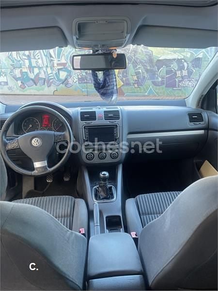 Negro Usado 2007 VW Golf V Trendline Berlina | 2000 € (Super precio) - Imagen 1/4