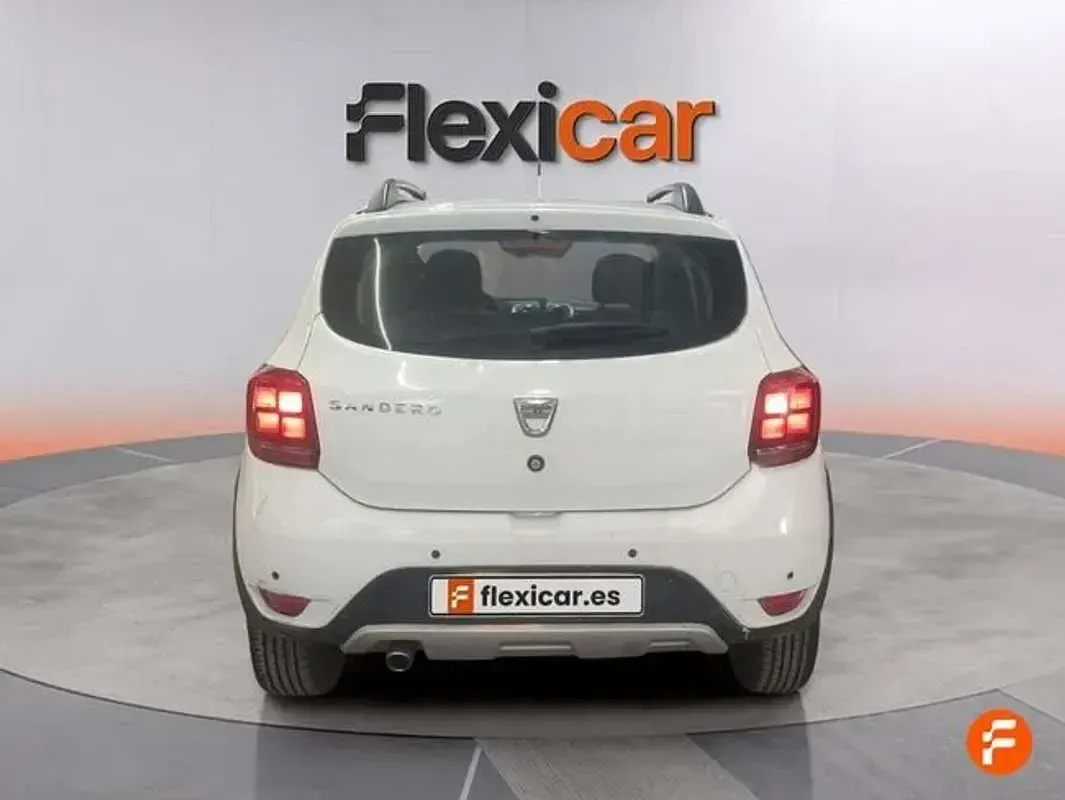 Usado Dacia Sandero Stepway 90 CV (66 kW) 2017 Blanco Berlina