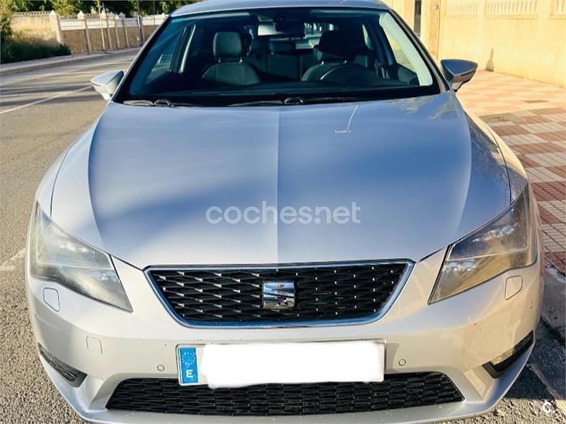 Usado Seat Leon Style 150 CV (110 kW) 2013 Gris / plata Berlina