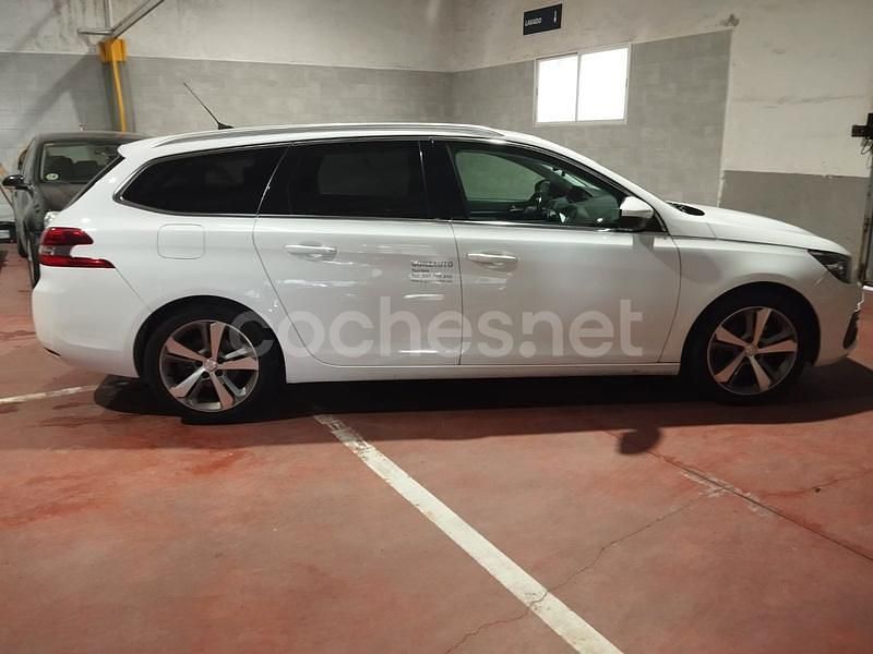 Usado Peugeot 308 SW Allure 130 CV (95 kW) 2018 Blanco Familiar