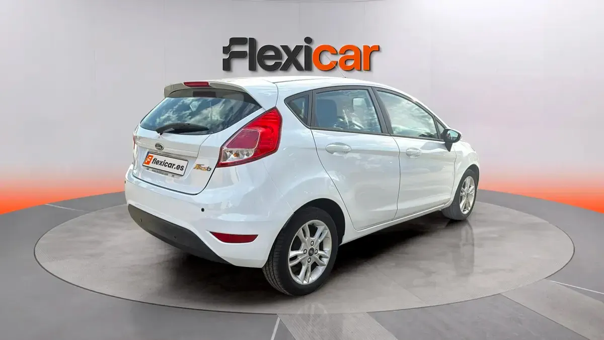 Usado Ford Fiesta Trend 75 CV (55 kW) 2017 Blanco Utilitario