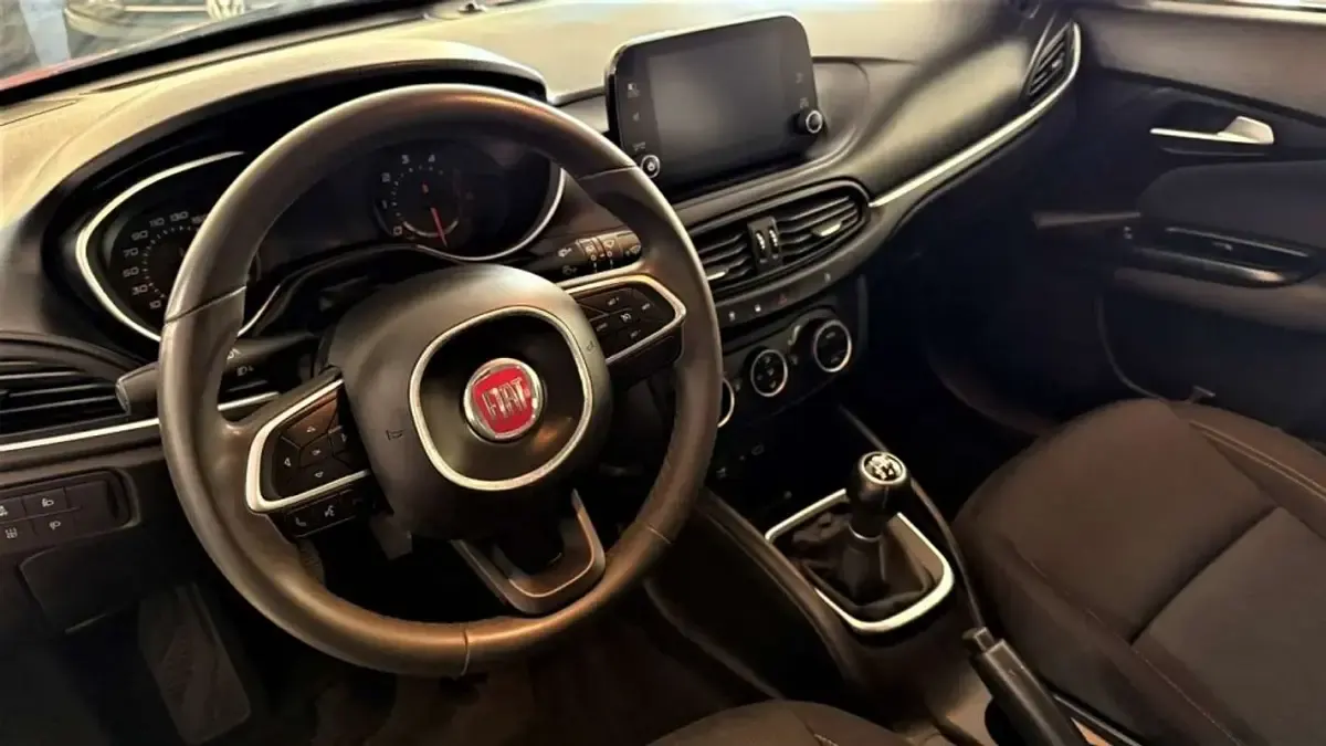 Usado Fiat Tipo Mirror 95 CV (69 kW) 2020 Rojo Utilitario
