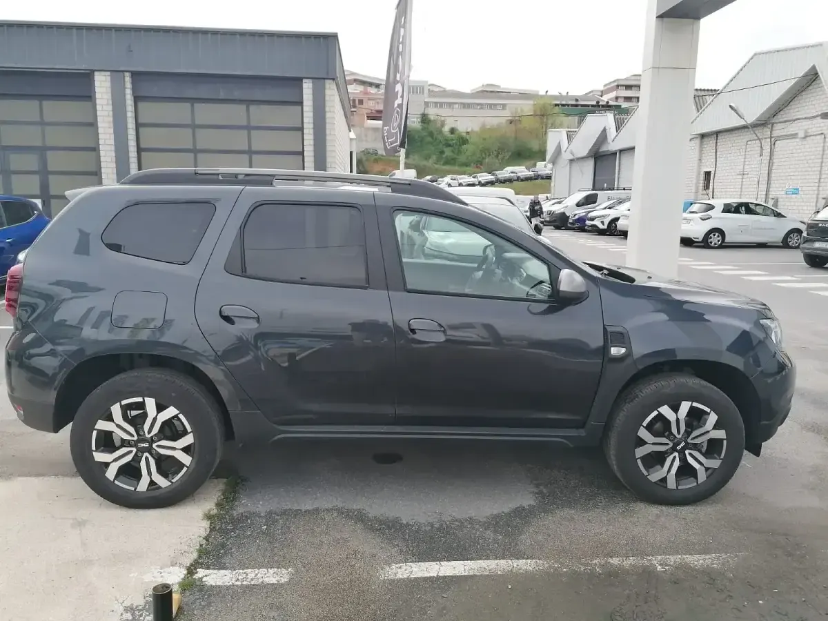 Usado Dacia Duster Journey 150 CV (110 kW) 2024 Gris / plata SUV