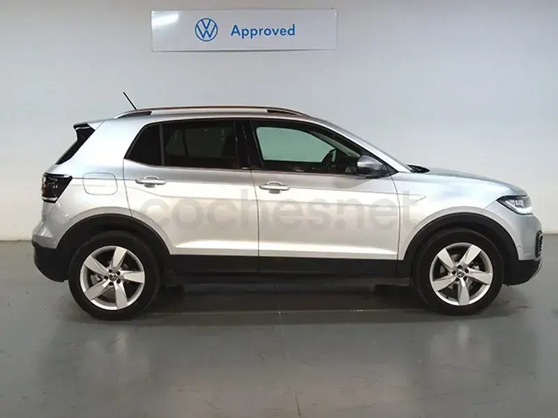 Usado VW T-Cross Sportline 110 CV (80 kW) 2022 Gris / plata SUV
