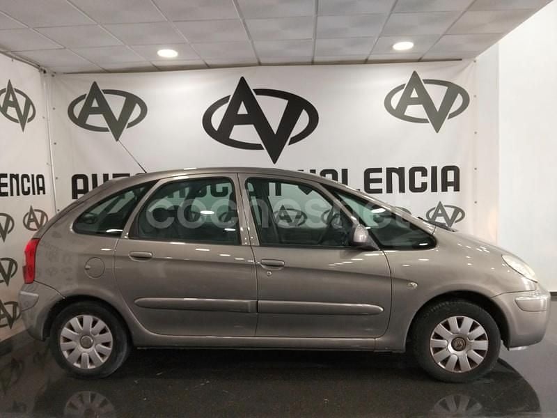 Usado Citroën Xsara Picasso Exclusive 92 CV (67 kW) 2011 Beige Monovolumen