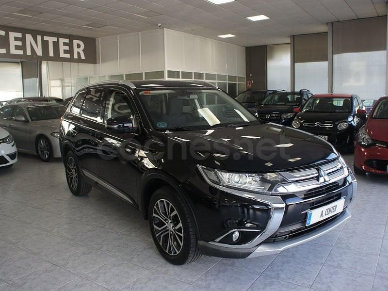 Usado Mitsubishi Outlander Motion 150 CV (110 kW) 2017 Negro SUV