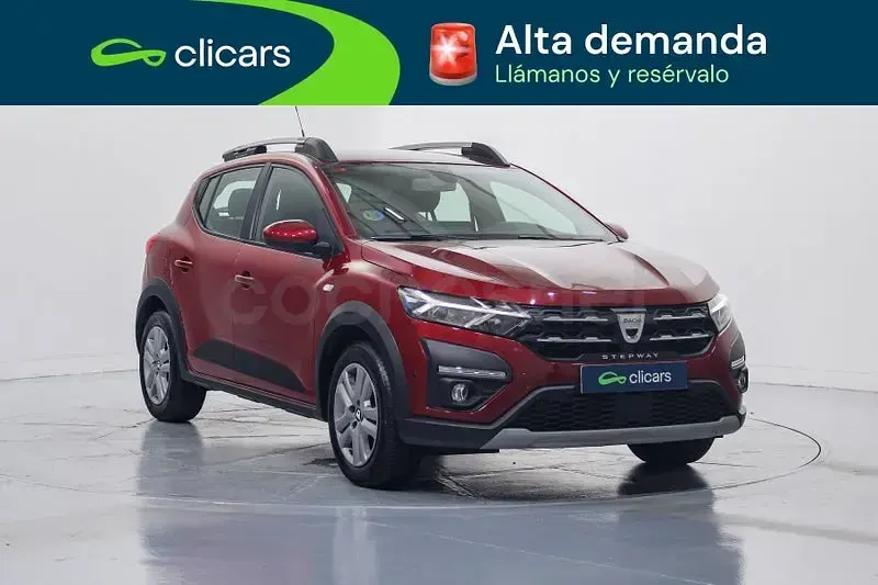 Usado Dacia Sandero Comfort 101 CV (74 kW) 2021 Rojo Berlina