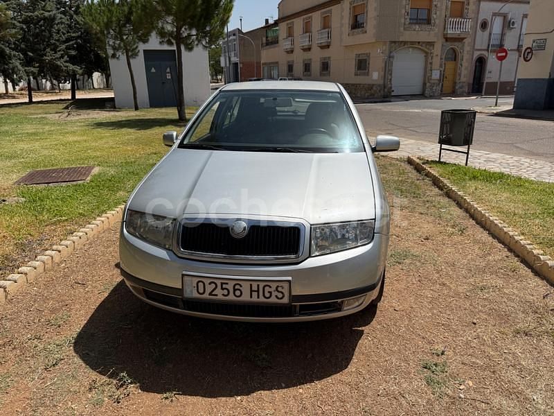 Gris / plata Usado 2001 Skoda Fabia Comfort Berlina | 1500 € - Imagen 1/4