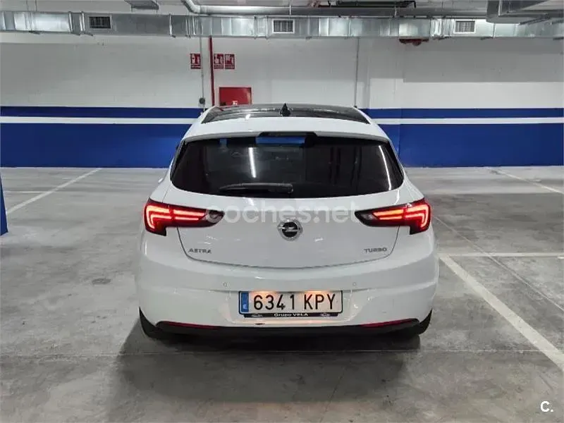 Usado Opel Astra Dynamic 125 CV (91 kW) 2018 Blanco Berlina