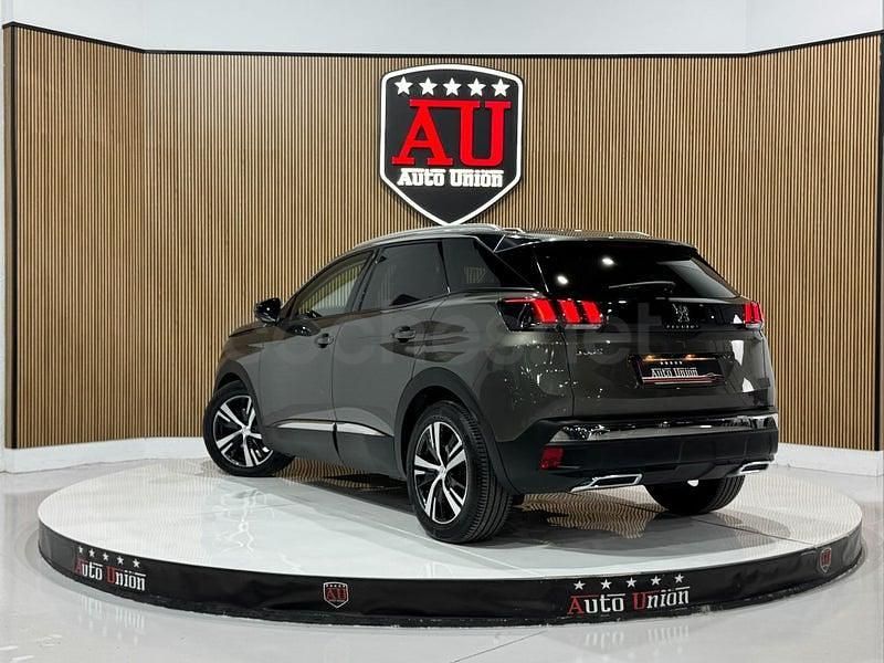 Usado Peugeot 3008 Allure 130 CV (95 kW) 2019 Gris / plata SUV