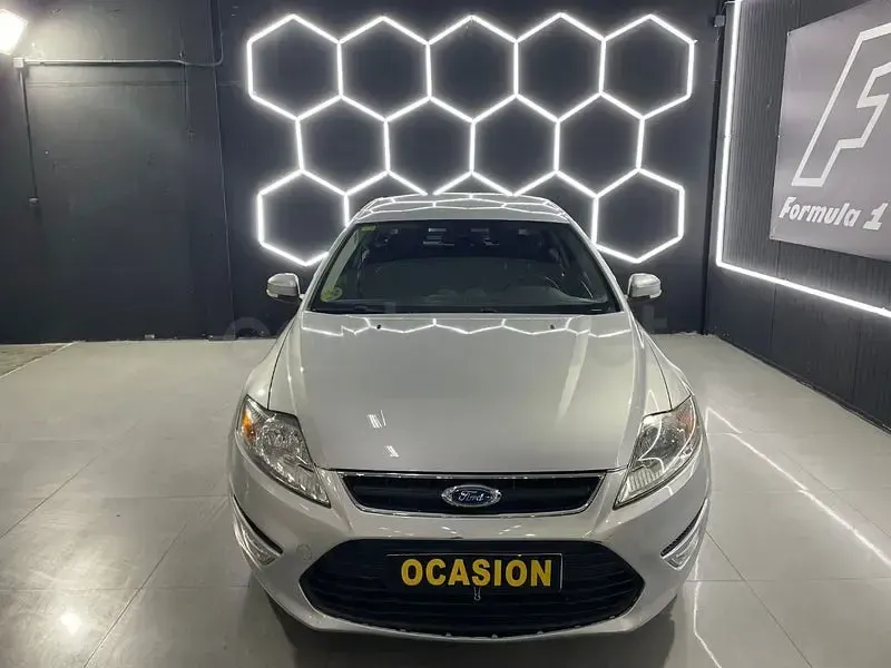 Usado Ford Mondeo Titanium 140 CV (102 kW) 2011 Gris / plata Berlina