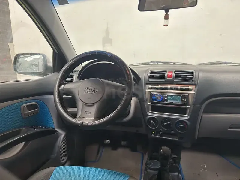 Usado Kia Picanto LX 61 CV (44 kW) 2004 Gris / plata Utilitario