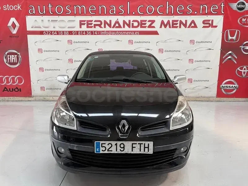 Usado Renault Clio II Dynamique 100 CV (73 kW) 2007 Negro Berlina