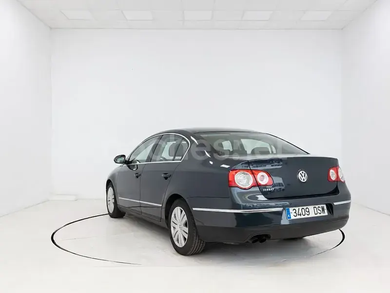 Usado VW Passat Advance 140 CV (102 kW) 2005 Azul Berlina