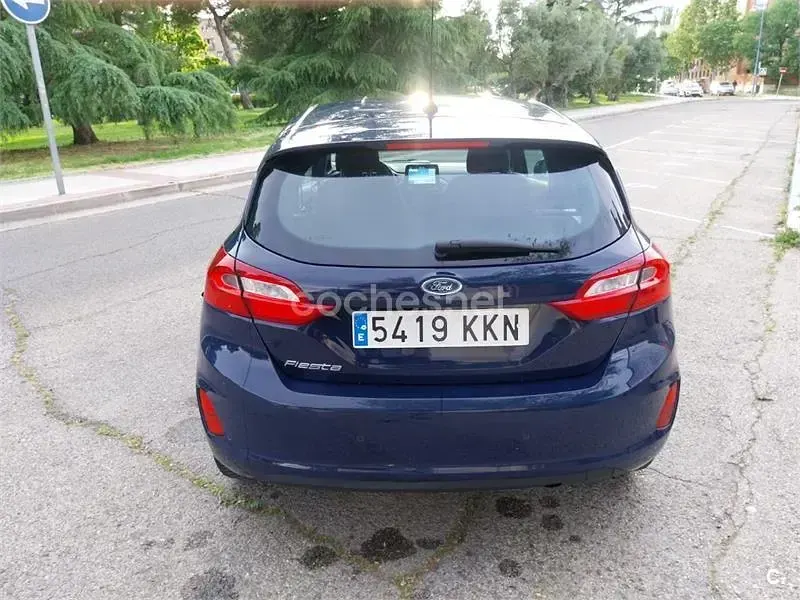 Usado Ford Fiesta Trend 75 CV (55 kW) 2018 Azul Utilitario