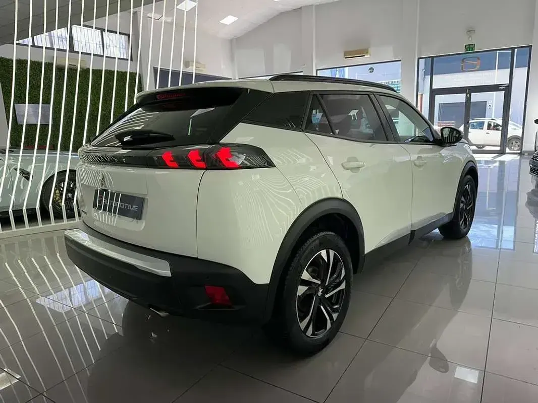 Usado Peugeot 2008 Allure 109 CV (80 kW) 2021 Blanco SUV