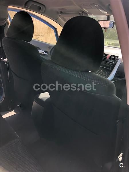 Usado Toyota Auris 90 CV (66 kW) 2010 Blanco Utilitario