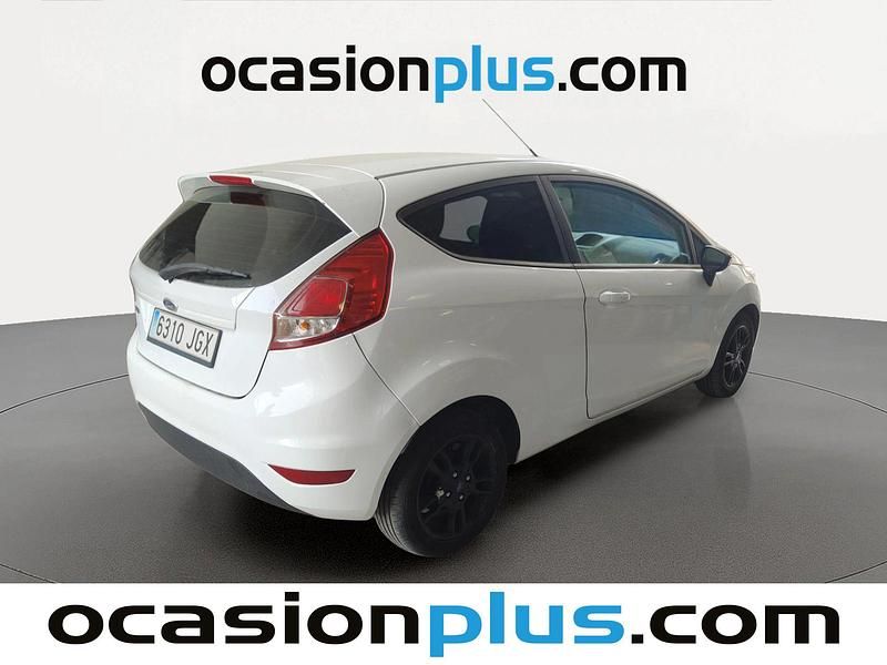 Usado Ford Fiesta Trend 101 CV (74 kW) 2015 Blanco Utilitario