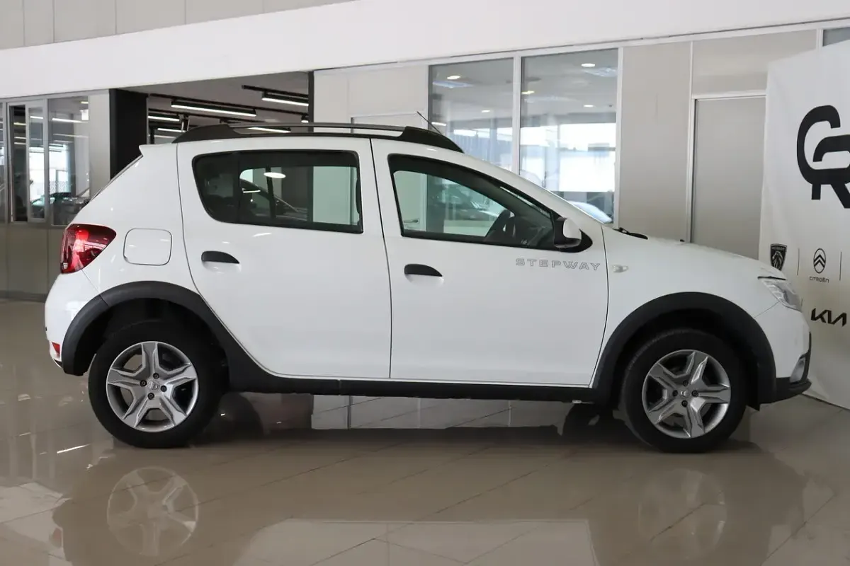 Usado Dacia Sandero Essentiel 100 CV (73 kW) 2021 Blanco