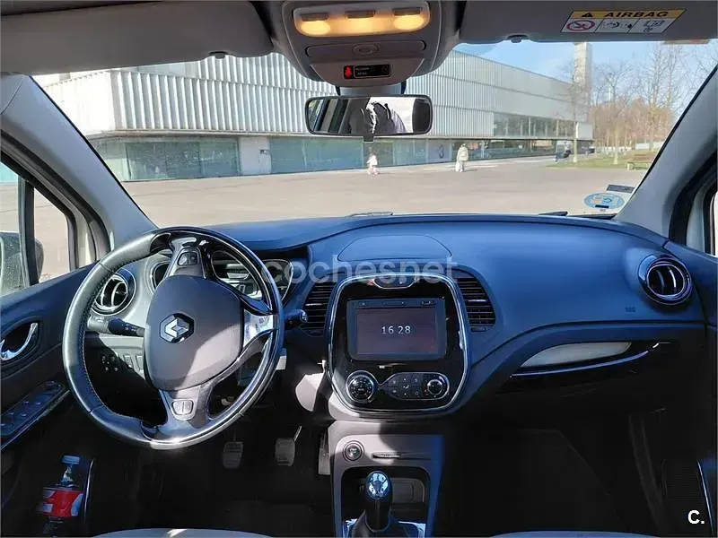 Usado Renault Captur Zen 90 CV (66 kW) 2015 Blanco SUV