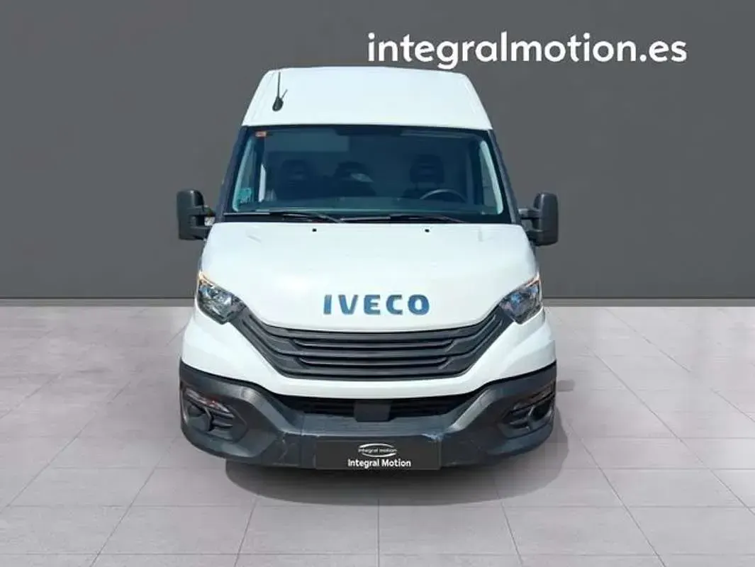 Usado Iveco Daily 156 CV (114 kW) 2023 Blanco Van