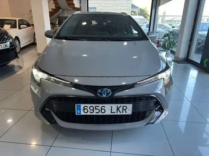 Usado Toyota Corolla Active 122 CV (89 kW) 2020 Gris / plata Familiar