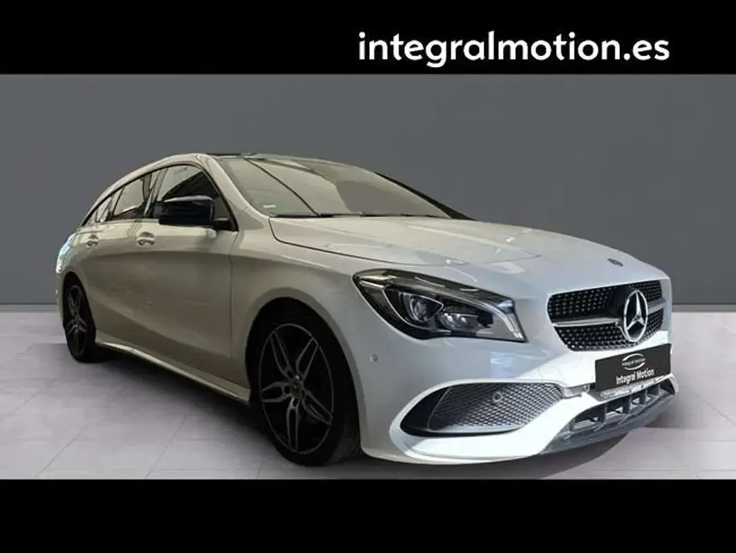Usado Mercedes CLA180 Shooting Brake 136 CV (100 kW) 2019 Gris Familiar