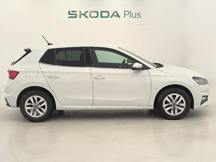 Usado Skoda Fabia Ambition 95 CV (69 kW) 2023 Blanco Utilitario