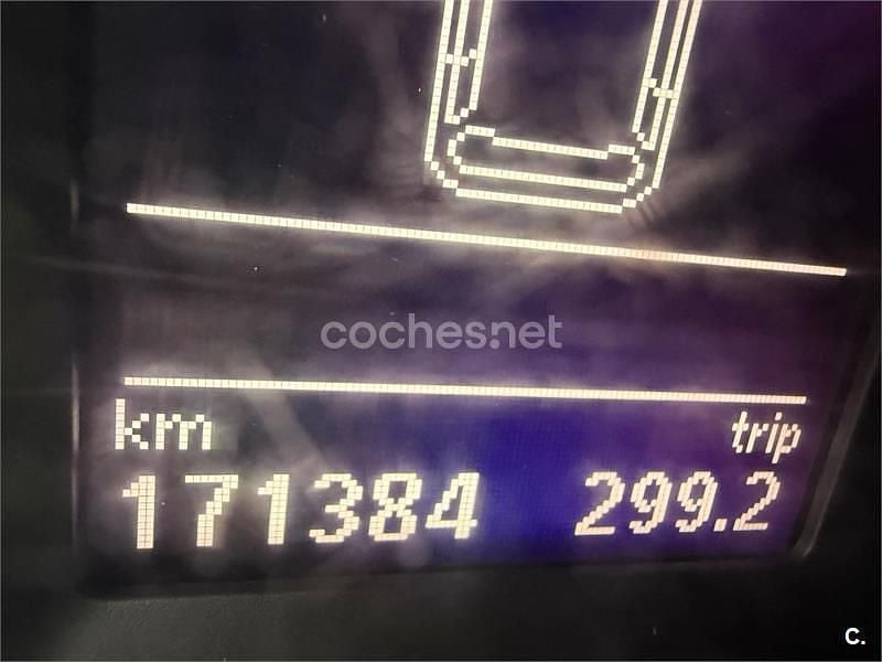 Usado VW Touran Advance 140 CV (102 kW) 2011 Gris / plata Monovolumen