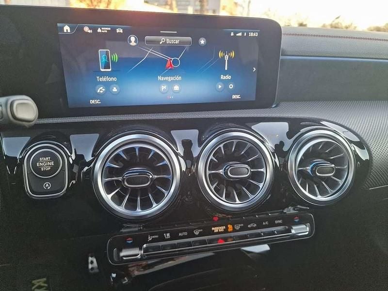 Usado Mercedes CLA200 163 CV (119 kW) 2025 Plateado Coupe