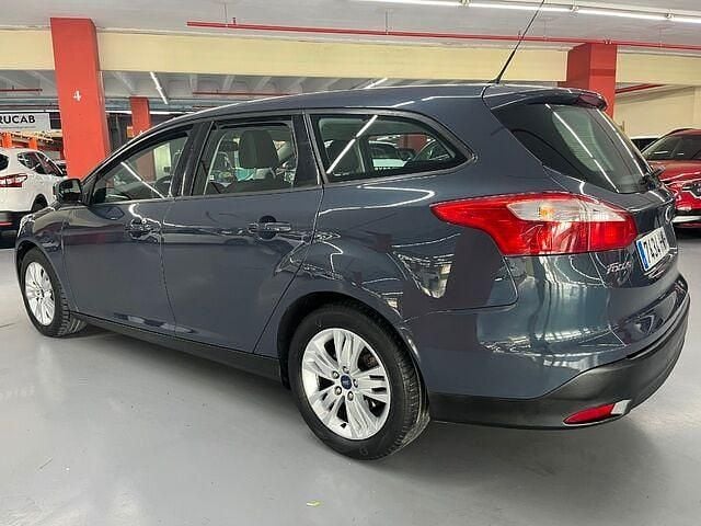 Usado Ford Focus Trend 125 CV (91 kW) 2014 Azul Familiar