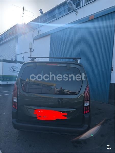 Usado Peugeot Rifter Allure 100 CV (73 kW) 2024 Verde Monovolumen