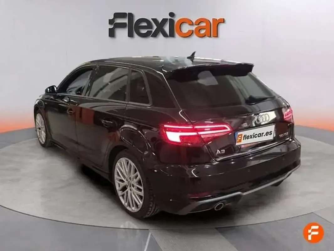 Usado Audi A3 S-Line 116 HP (85 kW) 2019 Preto Sedan