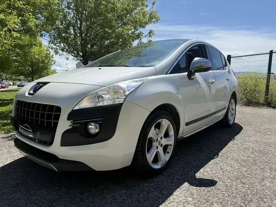 Usado Peugeot 3008 Access 115 CV (84 kW) 2013 Blanco Familiar