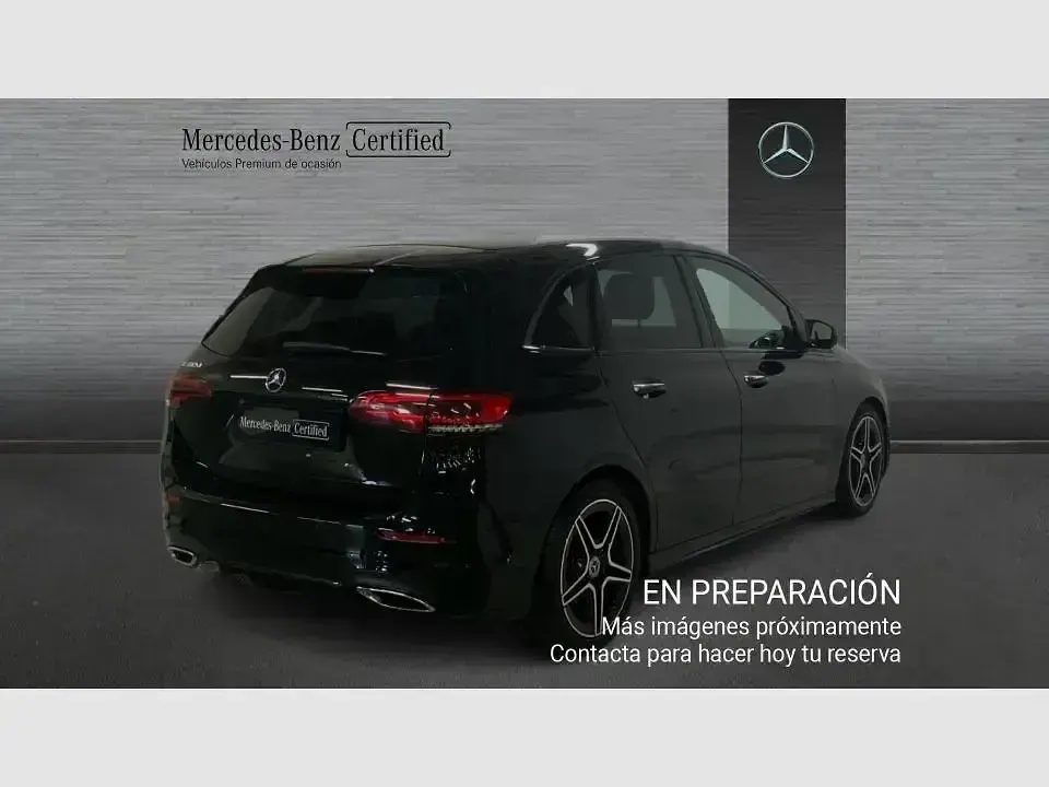 Usado Mercedes B180 AMG line 116 CV (85 kW) 2022 Negro Utilitario