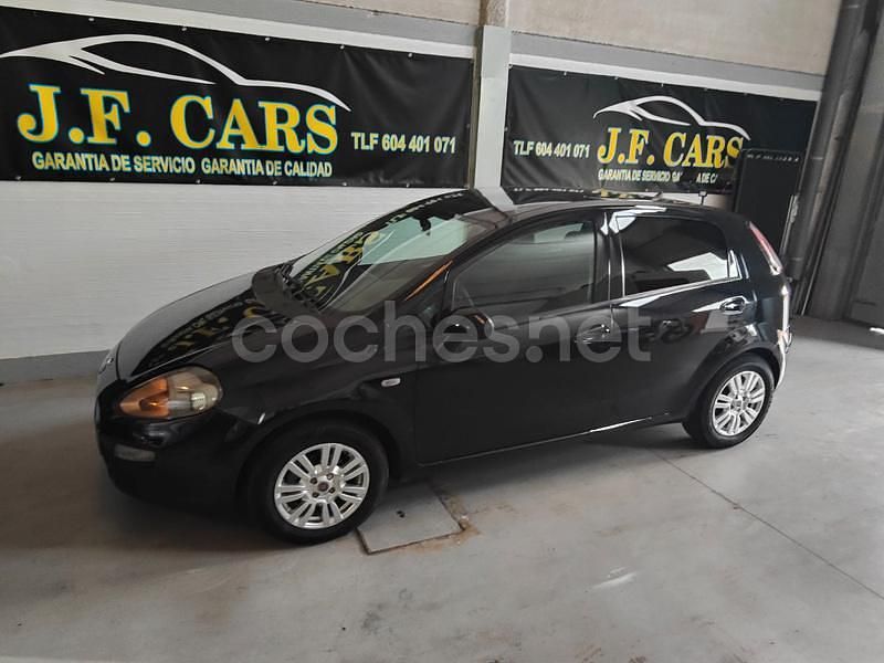 Usado Fiat Punto Easy 75 CV (55 kW) 2014 Negro Utilitario