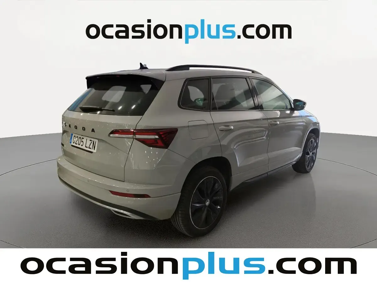 Usado Skoda Karoq SportLine 150 CV (110 kW) 2022 Gris SUV