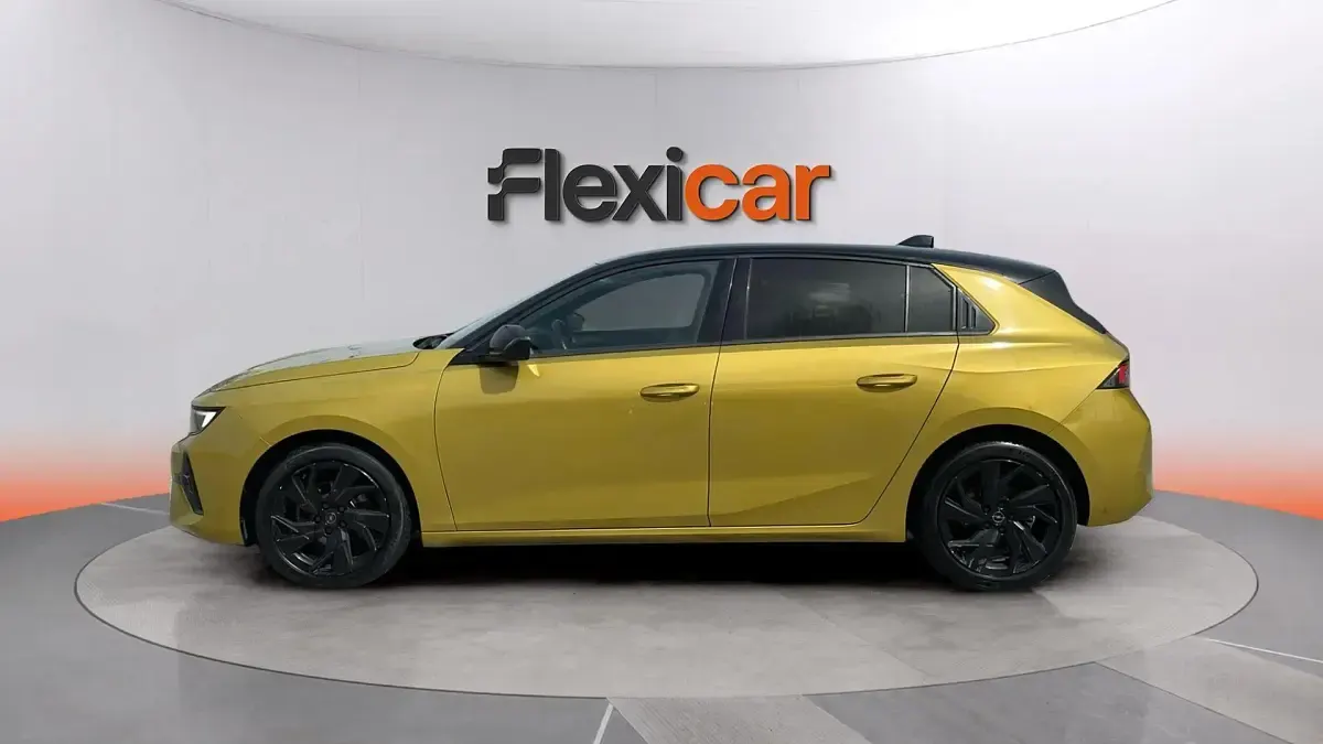 Usado Opel Astra 131 CV (96 kW) 2022 Amarillo Utilitario